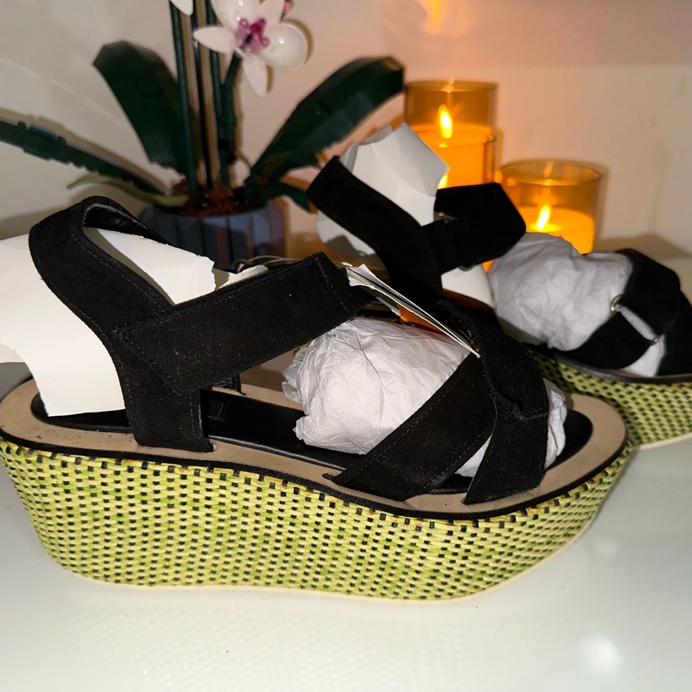 NWT-ZARA PLATFORM SANDALS